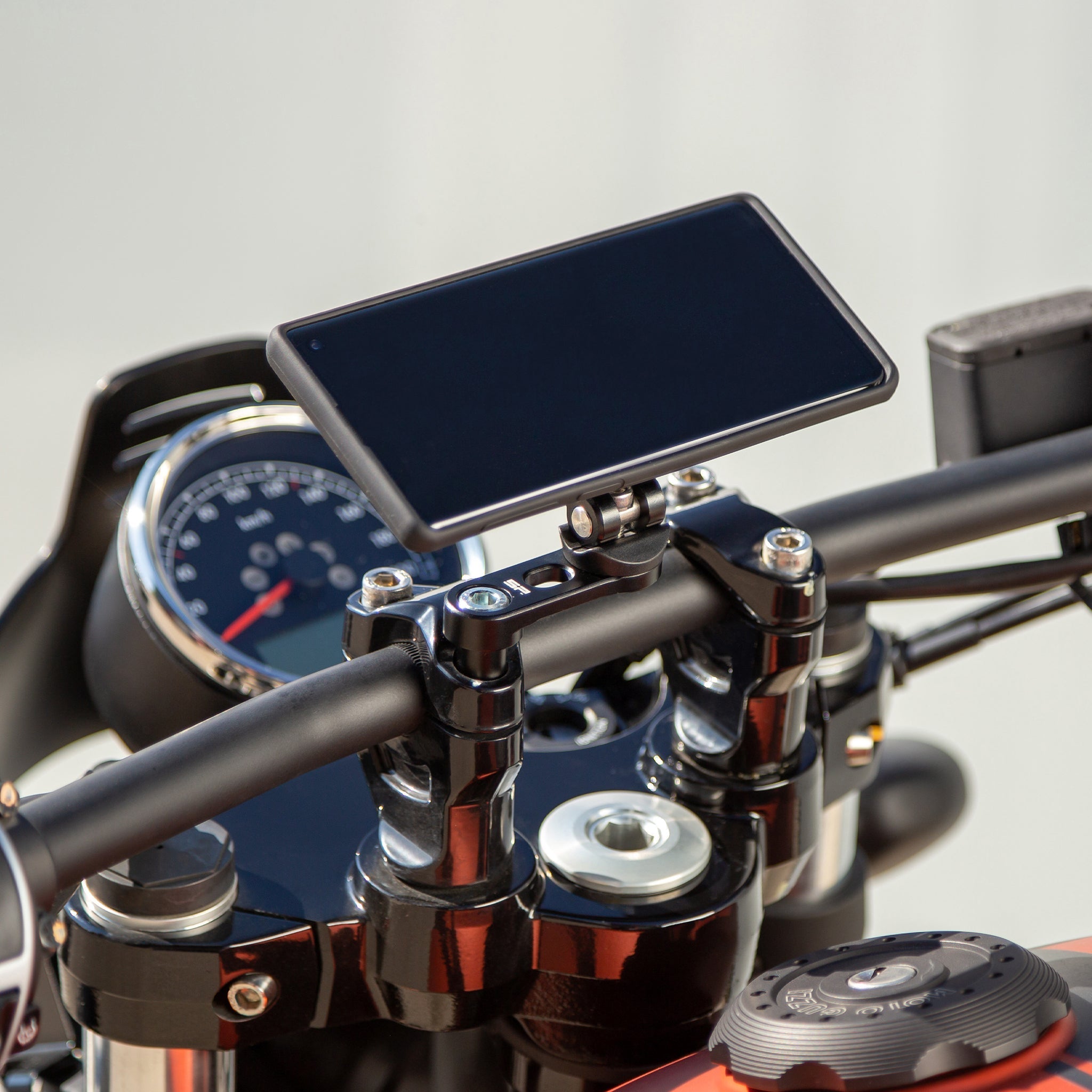 Bar Clamp Mount Pro | SP Connect